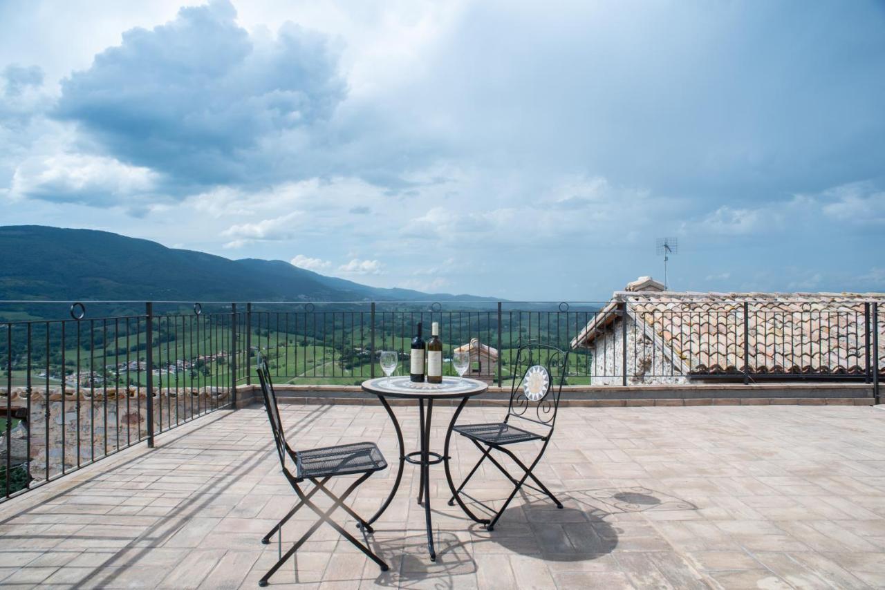 Aparthotel Il Castello Di Perchia Crocemaroggia Exteriér fotografie